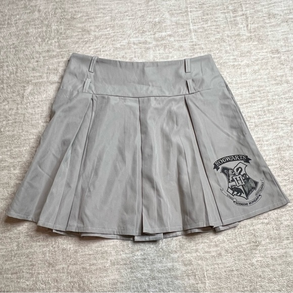 Harry Potter Women's Small A-Line Skirt Hogwarts School Logo Gray Black Pleated - Picture 2 of 7
